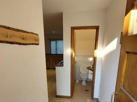 Casa 4 ambientes con 2 baños