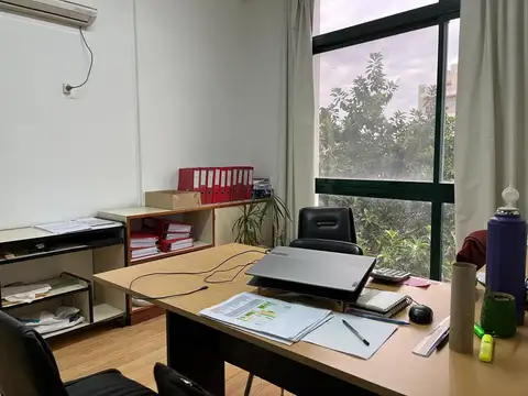 Hermosa oficina en venta s/Av Maipu al 1300