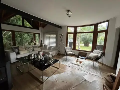 Casa en Venta con 6 cocheras