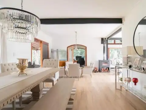 Casa 5 ambientes con 4 baños