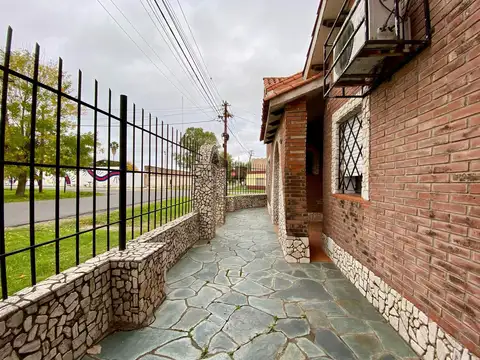 Casa 6 ambientes con 1 baño