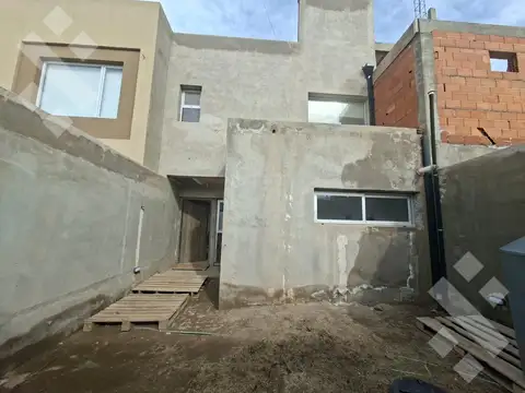 Venta duplex 2 dormitorios Bº Tierra Mansa, Centenario