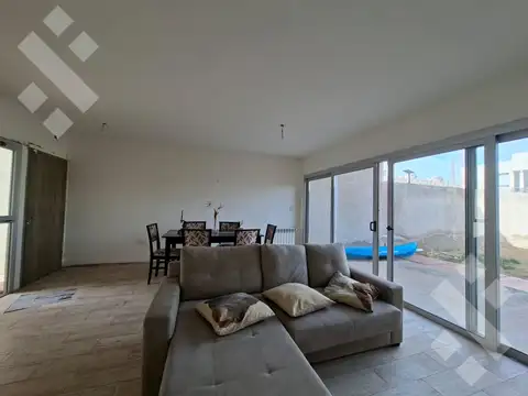 Depto Tipo Casa en Venta en Centenario, USD 160.000