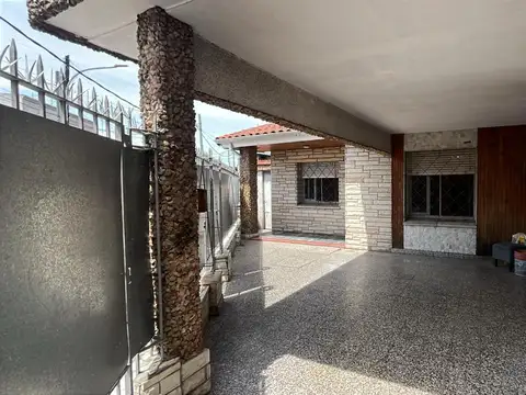 Casa en Alquiler en Villa Talleres, $ 700.000