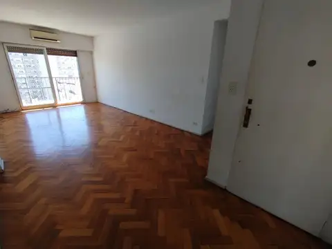 French al 2700, entre Laprida y Aguero