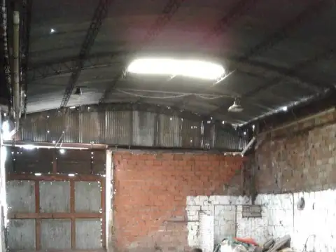 Galpon en Venta 44  mts Fondo