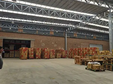 Galpon de 2120 m2 cubiertos en galponera con seguridad