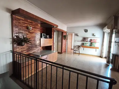 Depto Tipo Casa en Venta de 5 ambientes