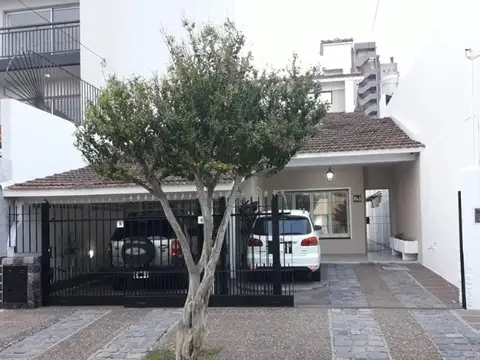 VENTA - CHALET 5 AMB. - QUINCHO - PARRILLA - SAN JUSTO