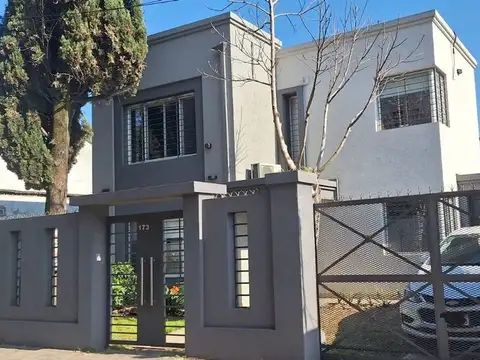 CASA 4 AMBIENTES EN VENTA MONTE GRANDE