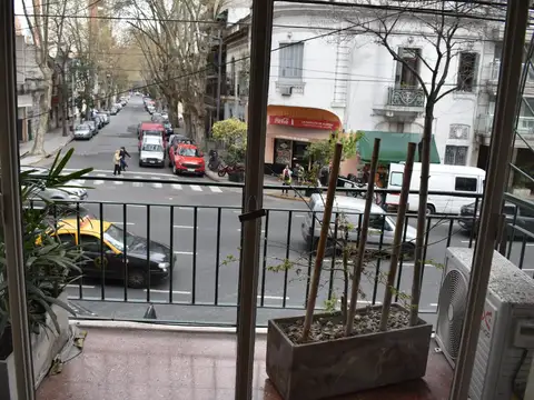 Avenida Juan Bautista Alberdi 700