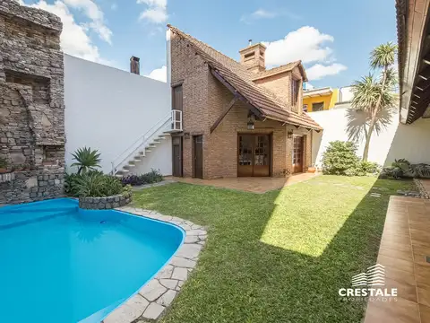 Venta - Casa 3 dormitorios con jardín y pileta - Sexta, Rosario.