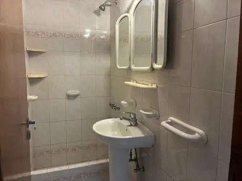 CASA APTA CRED. 3 DORM PARRILLA JARDIN HURLINGHAM