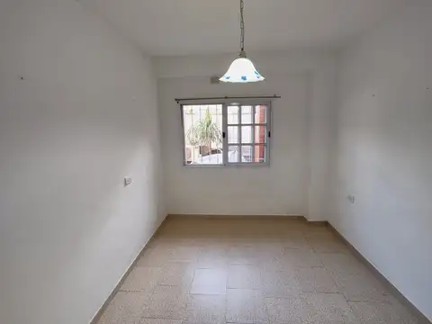 PH de 2 Ambientes con Patio Compartido a 100 m de Av Mitre