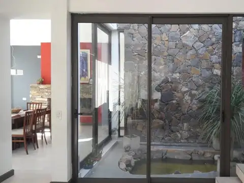 Casa 5 ambientes con 5 baños