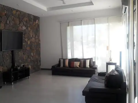 Casa en Venta con 4 cocheras