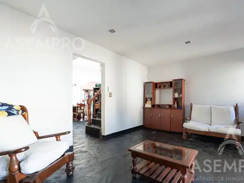 Casa en Venta con 3 cocheras
