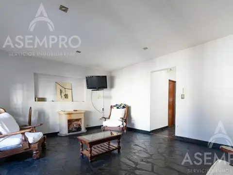 Casa 5 ambientes con 4 baños