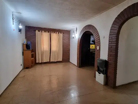 Casa 4 ambientes con 1 baño