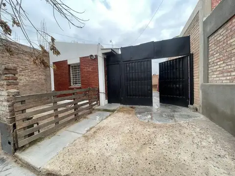 REMAX VENDE CASA EN Bº CAPILLA DE NIEVE GUAYMALLEN