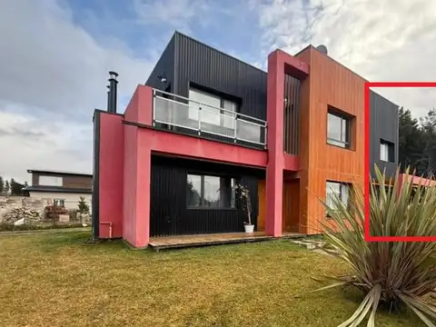 Moderno PH en duplex 2 dorm con jardin y estacionamiento B° Entre Pinos