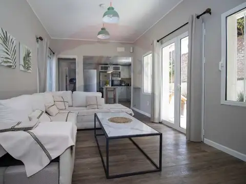 Casa 8 ambientes con 3 baños