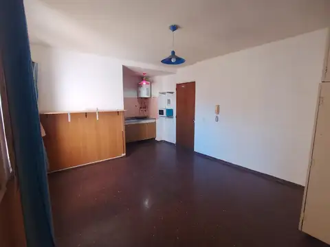 Venta Departamento en Plena Ciudad. Calle San Juan Entre Garibaldi y Catamarca.