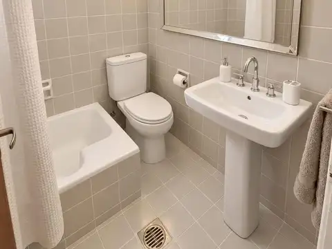 Venta Departamento en Plena Ciudad. Calle San Juan Entre Garibaldi y Catamarca.