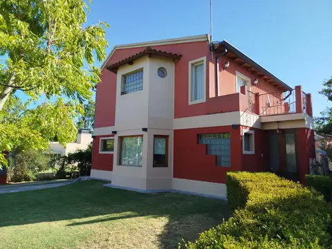 VENTA CASA 2/3 DOMIRTORIOS 2 BAÑOS EN PAGO CHICO. GRAN LOTE PARQUIZADO