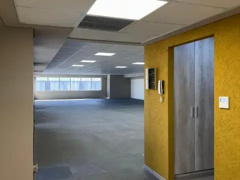 Oficina en Alquiler en Moron, USD 2.400