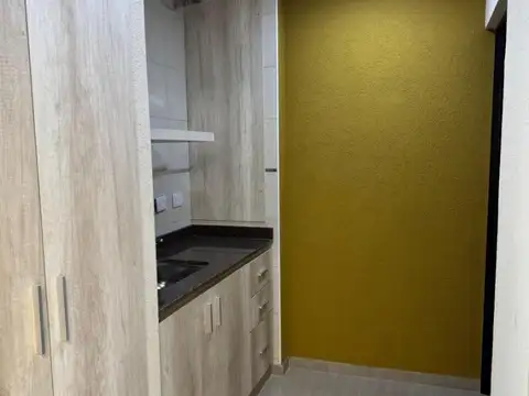 Oficina en Alquiler con 3 cocheras