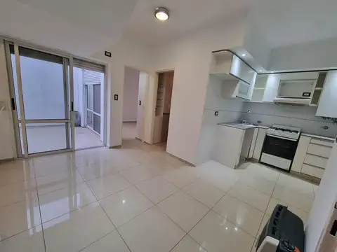 ALQUILER DEPARTAMENTO DE PASILLO CON PATIO