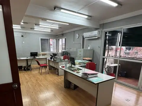 Oficina 3 ambientes con 2 baños