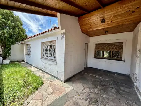 Muy linda casa  con gran Parque y Vista Abierta en Lomas del Mirador!