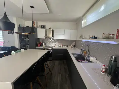 Depto Tipo Casa en Venta de 4 dormitorios