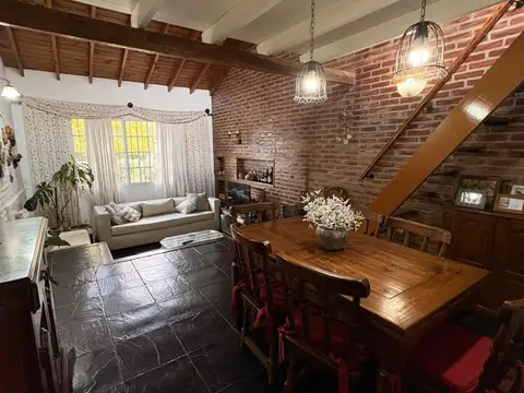 Casa en Venta con 1 cochera