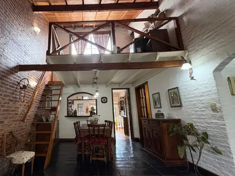 Casa 4 ambientes con 2 baños