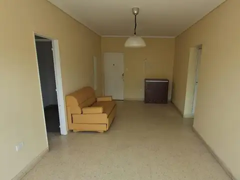 Departamento 2 ambientes con dependencia Plaza Colon