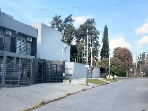 Casa en Venta en Malvinas Argentinas, USD 110.000