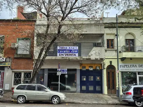 Elcano y Alvarez Tomas Lote 8,66 x 37 metros, construido Cubierto 458m2 - desc 122 m2 - total 580 m2