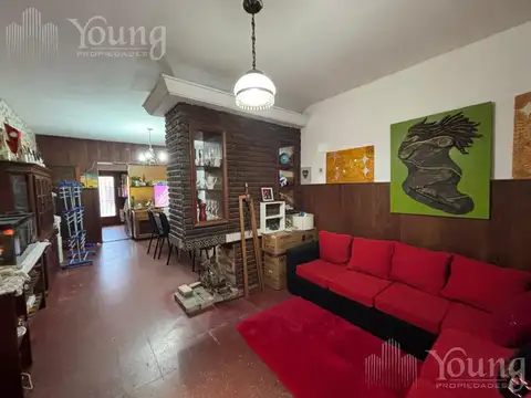 Casa 7 ambientes con 2 baños