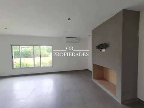 Casa 6 ambientes con 2 baños