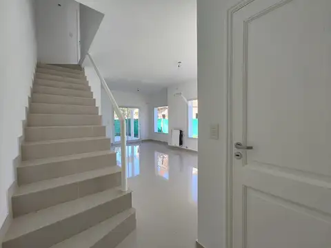 Casa en Venta - 3 AMB en Las Margaritas, Pilar