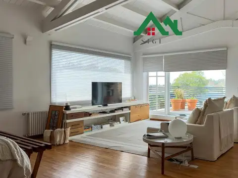 Casa en Venta con 4 cocheras