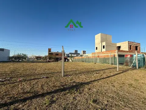 Terreno en venta en Colinas de Manantiales – 330 m² apto dúplex con excelente ubicación