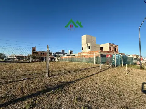 Terreno en venta en Colinas de Manantiales – 330 m² apto dúplex con excelente ubicación