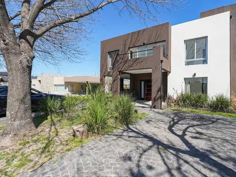 Casa en Alquiler en El Nacional Club De Campo, USD 1.000