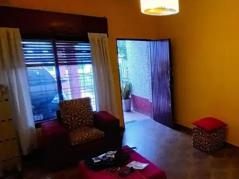 Casa en Venta en Castelar, USD 98.000