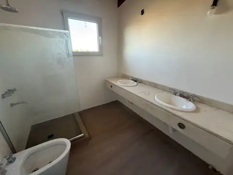Casa a estrenar en venta en barrio Las Lomadas