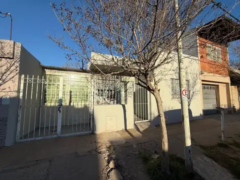 CASA EN VENTA EN PERGAMINO CON PATIO